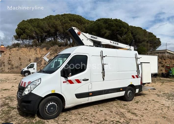 Renault Master plataforma sobre camión